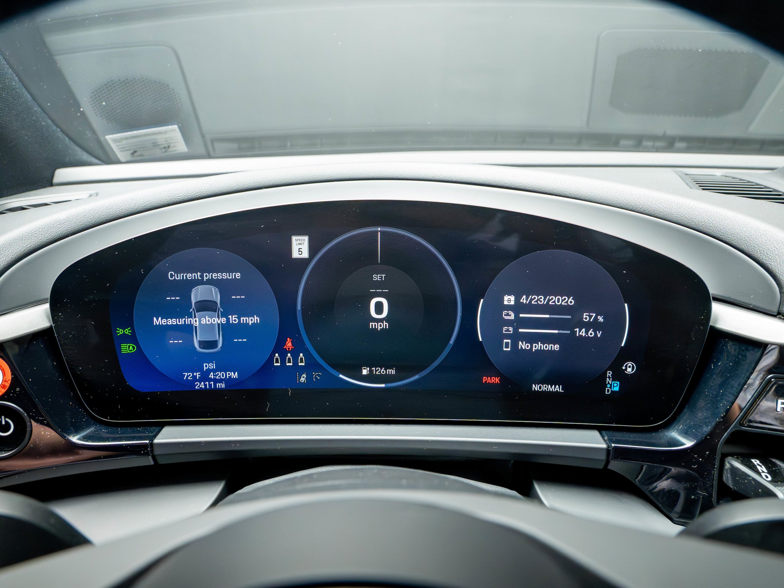 Certified 2025 Porsche Macan 4S Electric AWD/4WD image 18