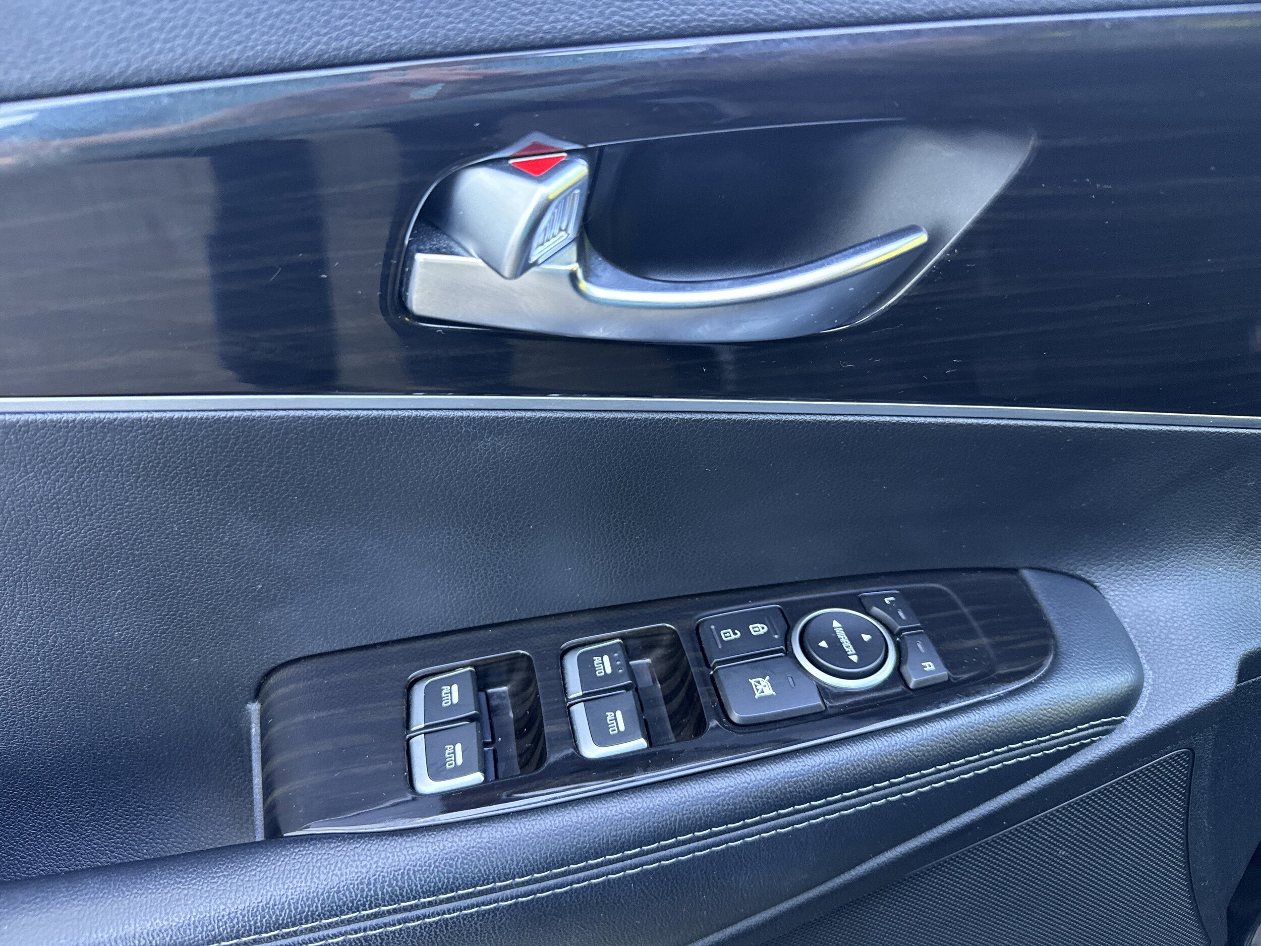 Used 2019 Kia Sorento S FWD image 7
