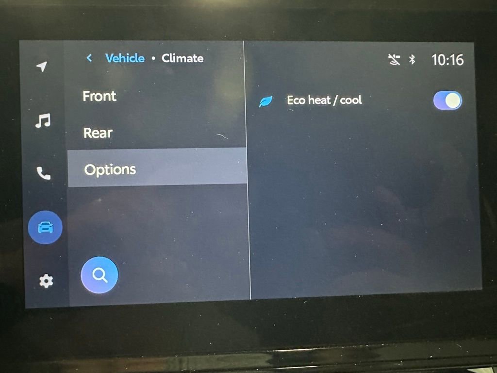 Used 2025 Toyota Sienna LE image 32