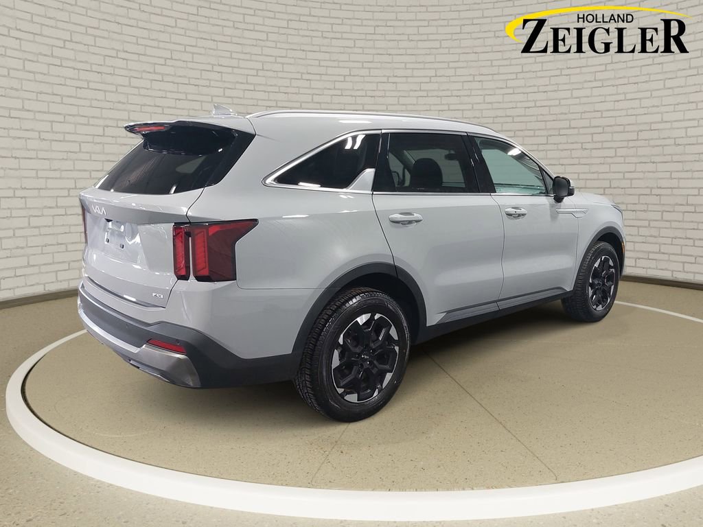 Used 2024 Kia Sorento S w/ Panoramic Sunroof Package image 5