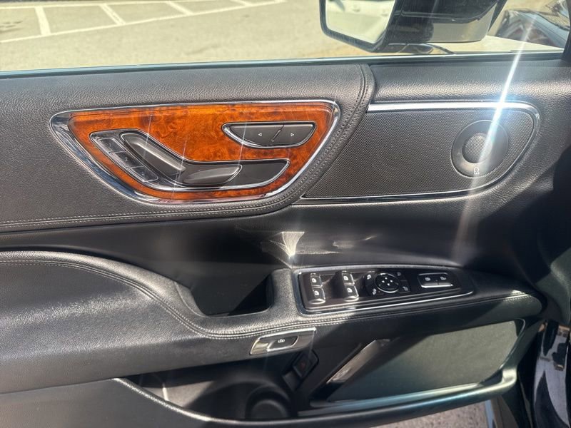 Used 2017 Lincoln Continental Select w/ Climate Package image 14