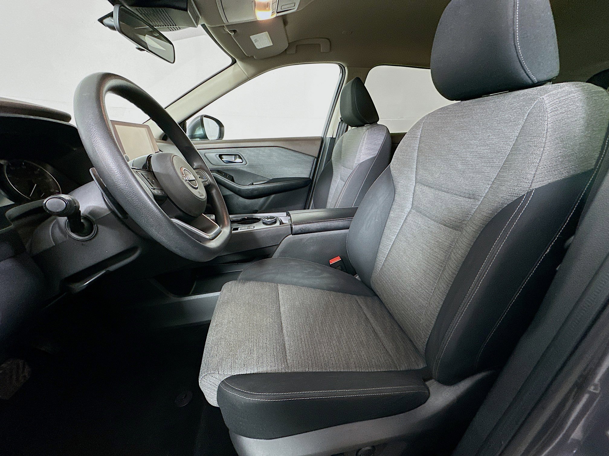 Used 2023 Nissan Rogue SV image 13