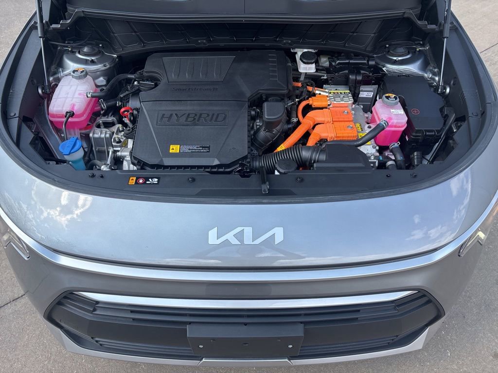 Used 2025 Kia Niro LX image 11
