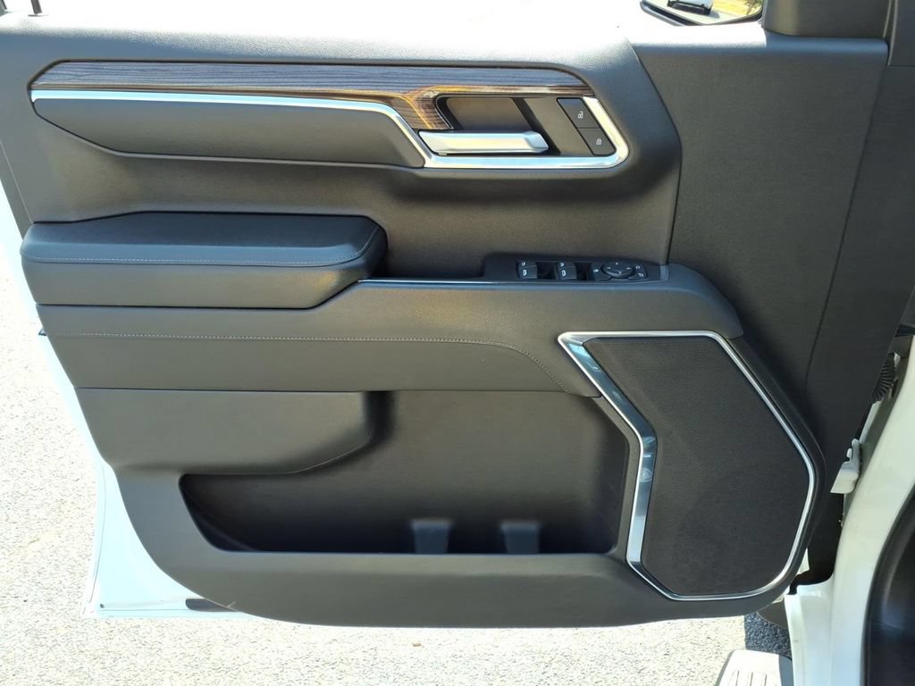 Used 2022 Chevrolet Silverado 1500 LT Trail Boss w/ Protection Package AWD/4WD image 7