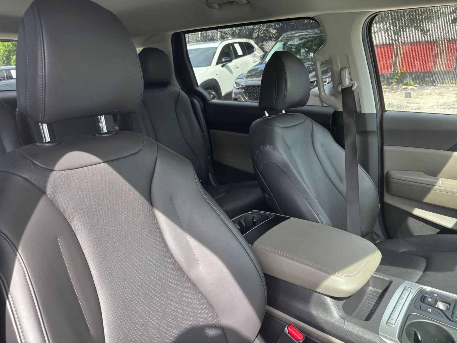 Used 2026 Kia Carnival FWD image 31