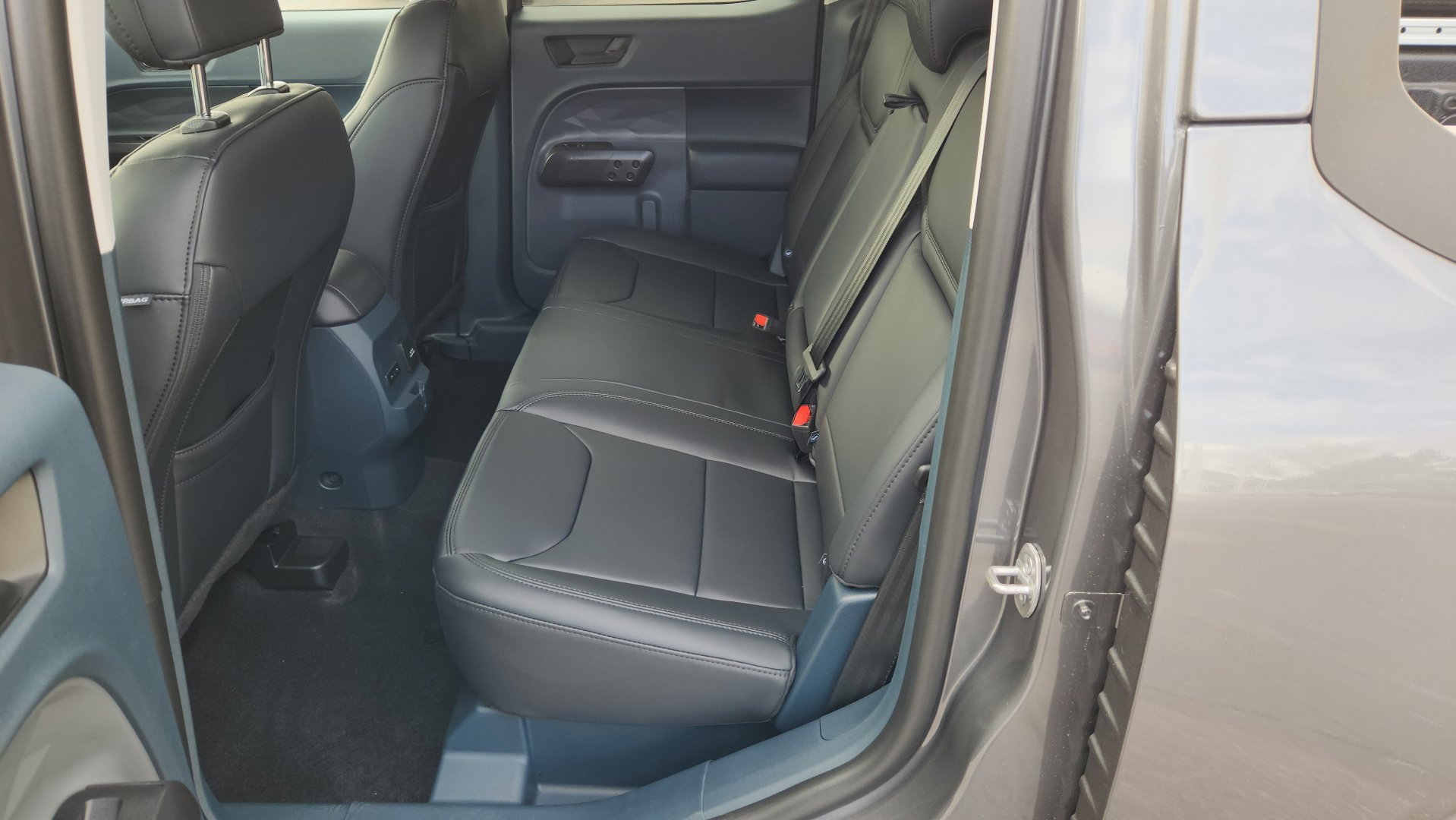 New 2025 Ford Maverick Lariat w/ Black Appearance Package image 25