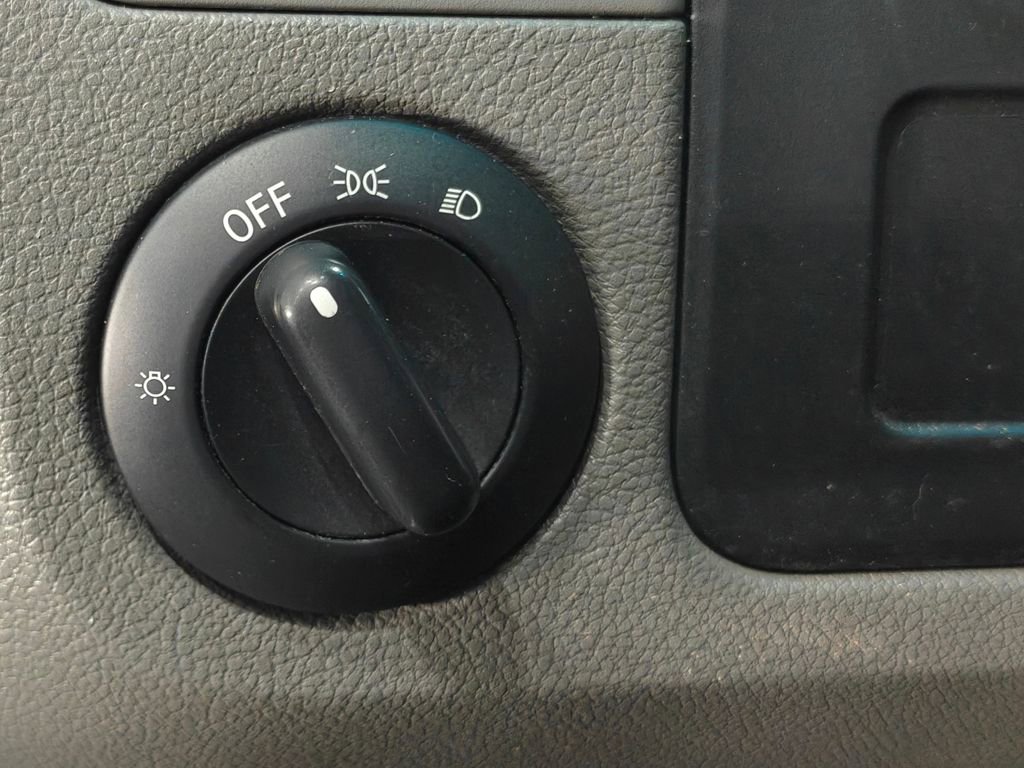 Used 2020 Nissan NV 2500 SV image 14