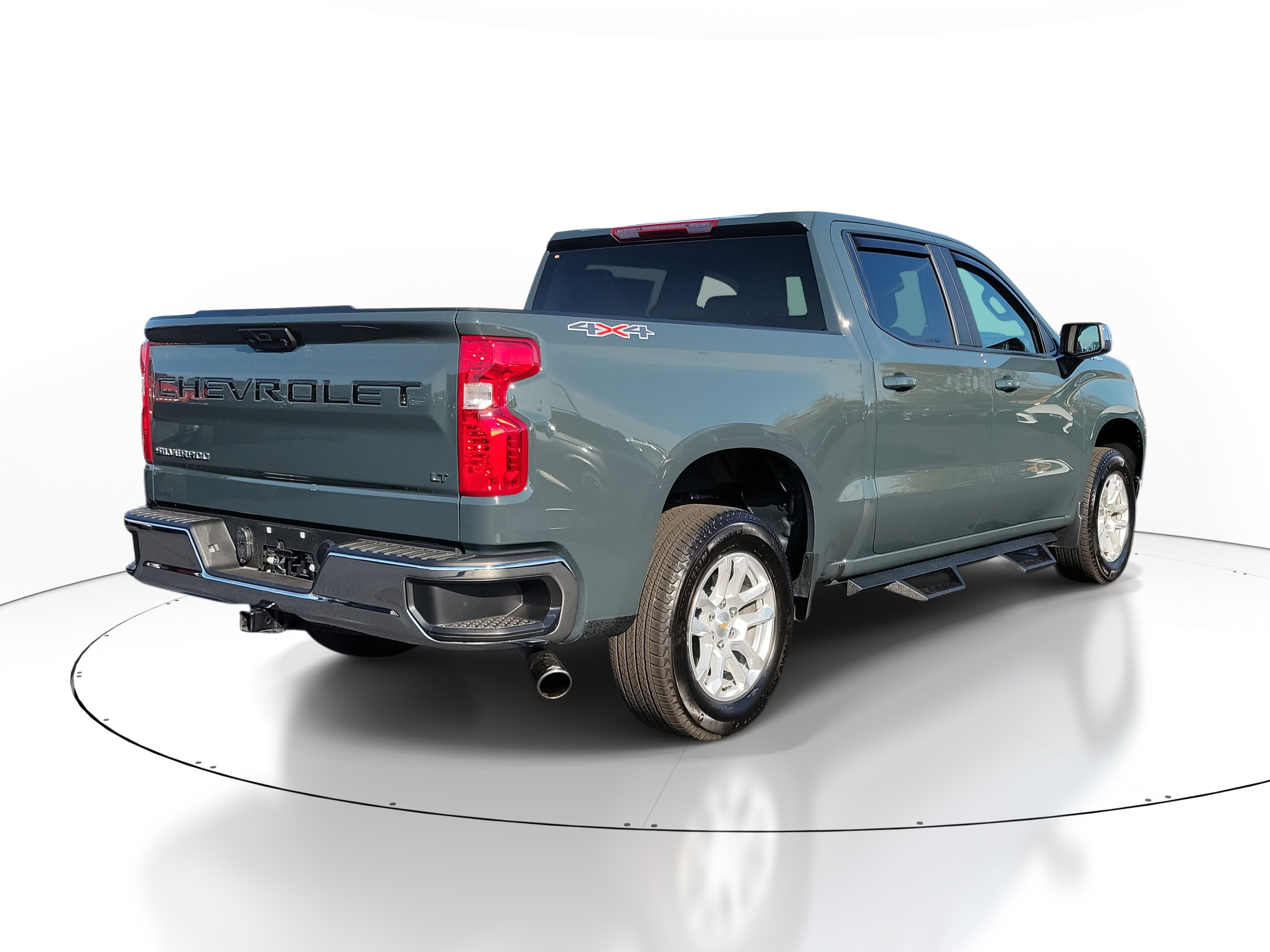 Used 2025 Chevrolet Silverado 1500 LT image 4