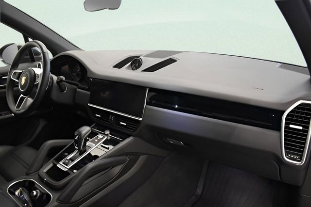 Used 2023 Porsche Cayenne image 18