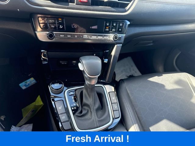 Used 2024 Kia Seltos EX FWD image 8