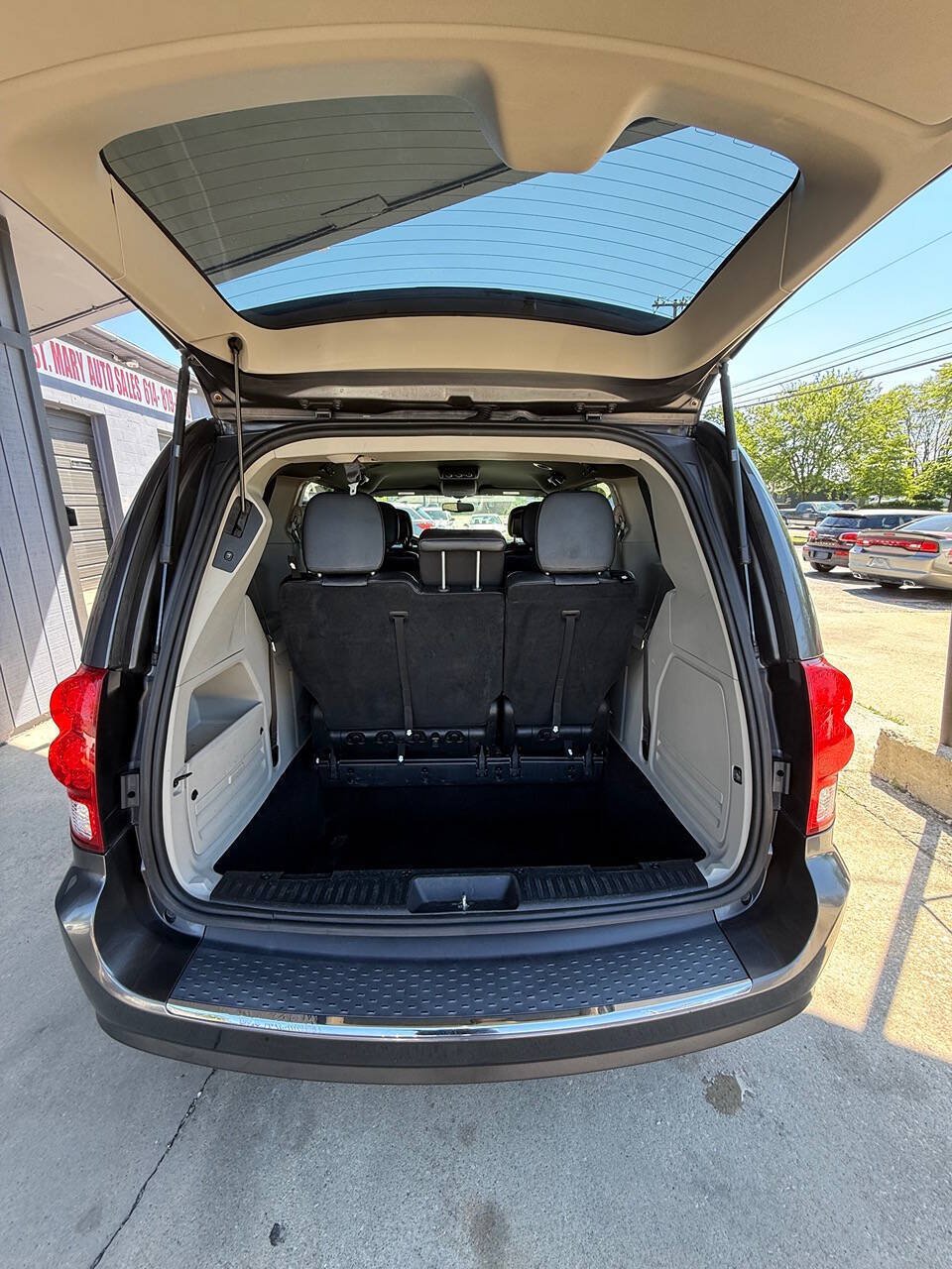 Used 2017 Dodge Grand Caravan SXT FWD image 14