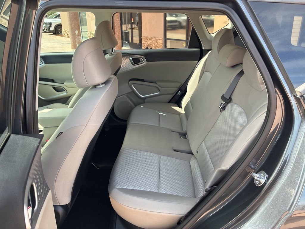 Certified 2025 Kia Soul LX w/ LX Technology Package FWD image 16