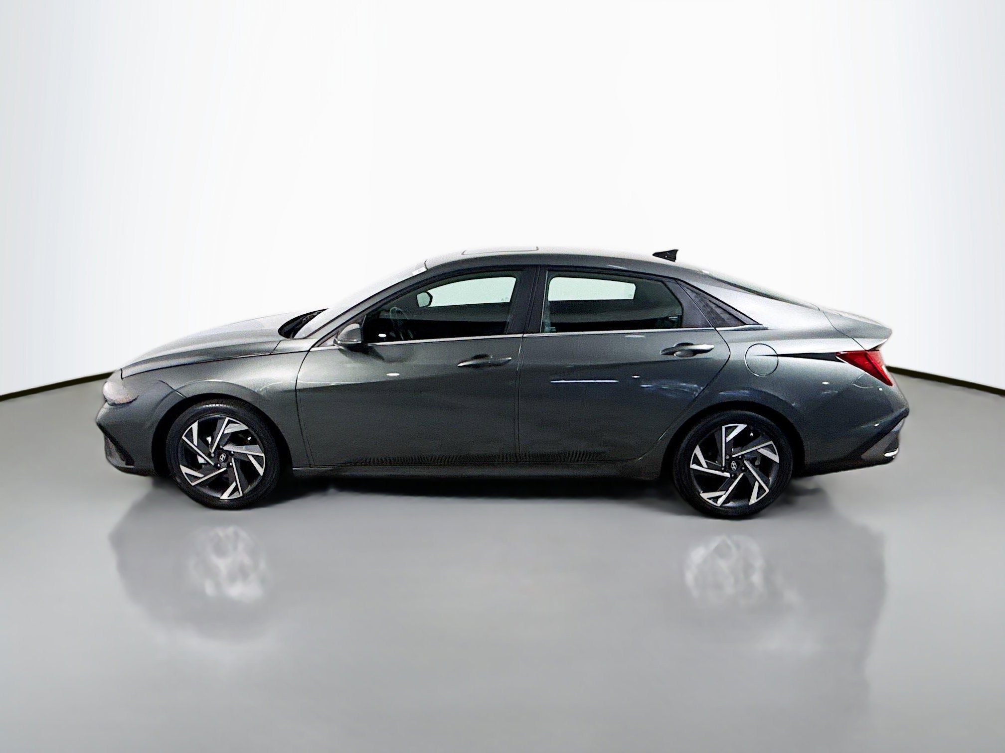 Used 2024 Hyundai Elantra Limited image 6