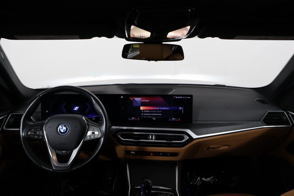 Used 2023 BMW i4 eDrive35 image 8