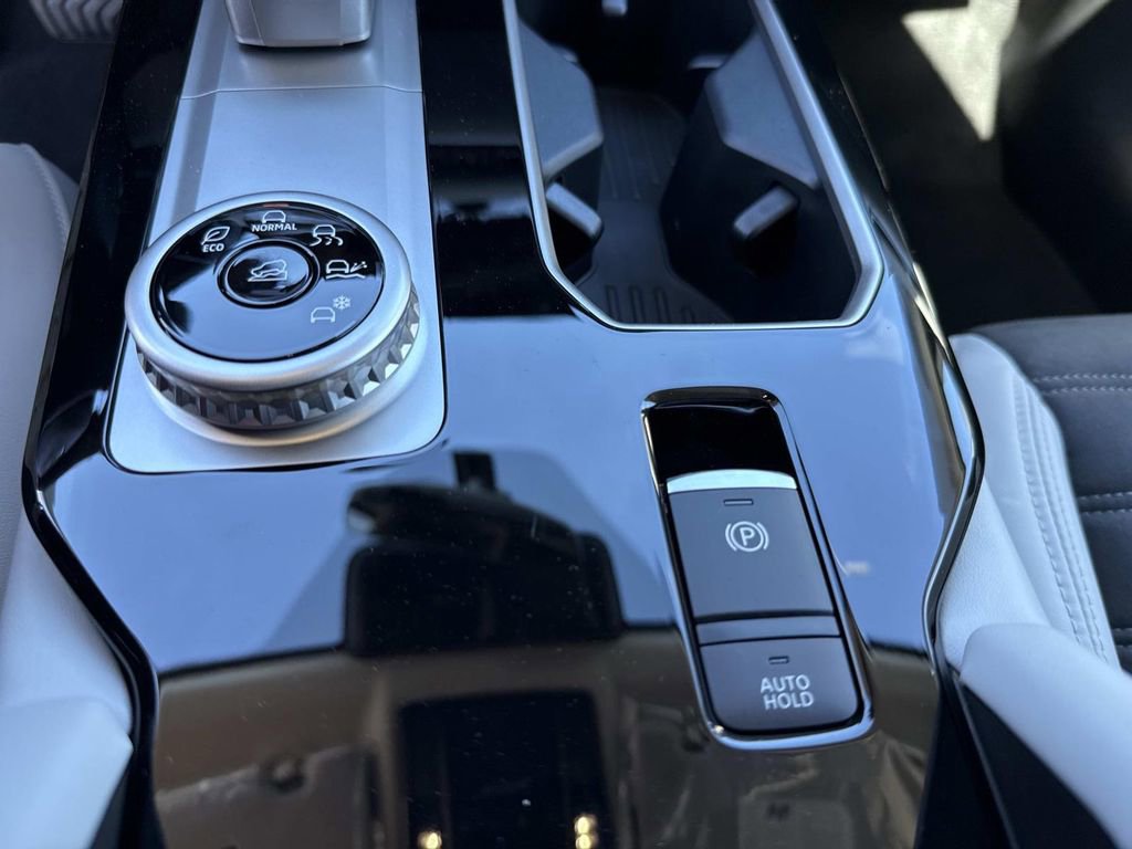 New 2026 Mitsubishi Outlander SE image 32