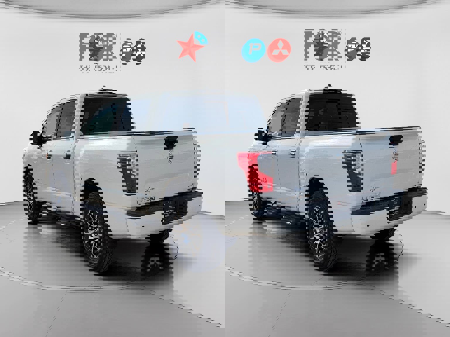 Used 2022 Nissan Titan SV w/ SV Convenience Package image 3