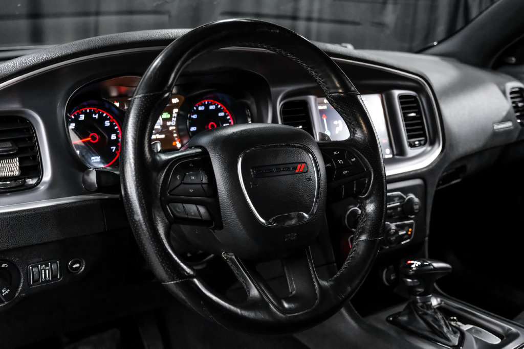 Used 2019 Dodge Charger SXT w/ Blacktop Package AWD/4WD image 17