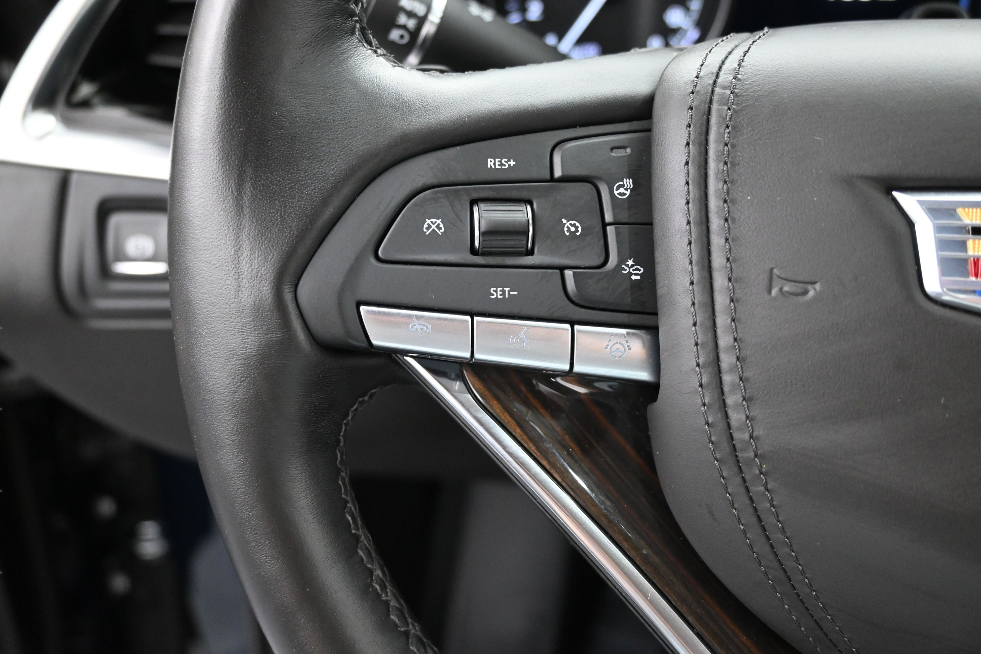 Used 2024 Cadillac XT6 Premium Luxury w/ Platinum Package FWD image 14