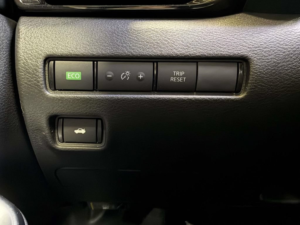 Used 2025 Nissan Sentra SR w/ SR Premium Package FWD image 11