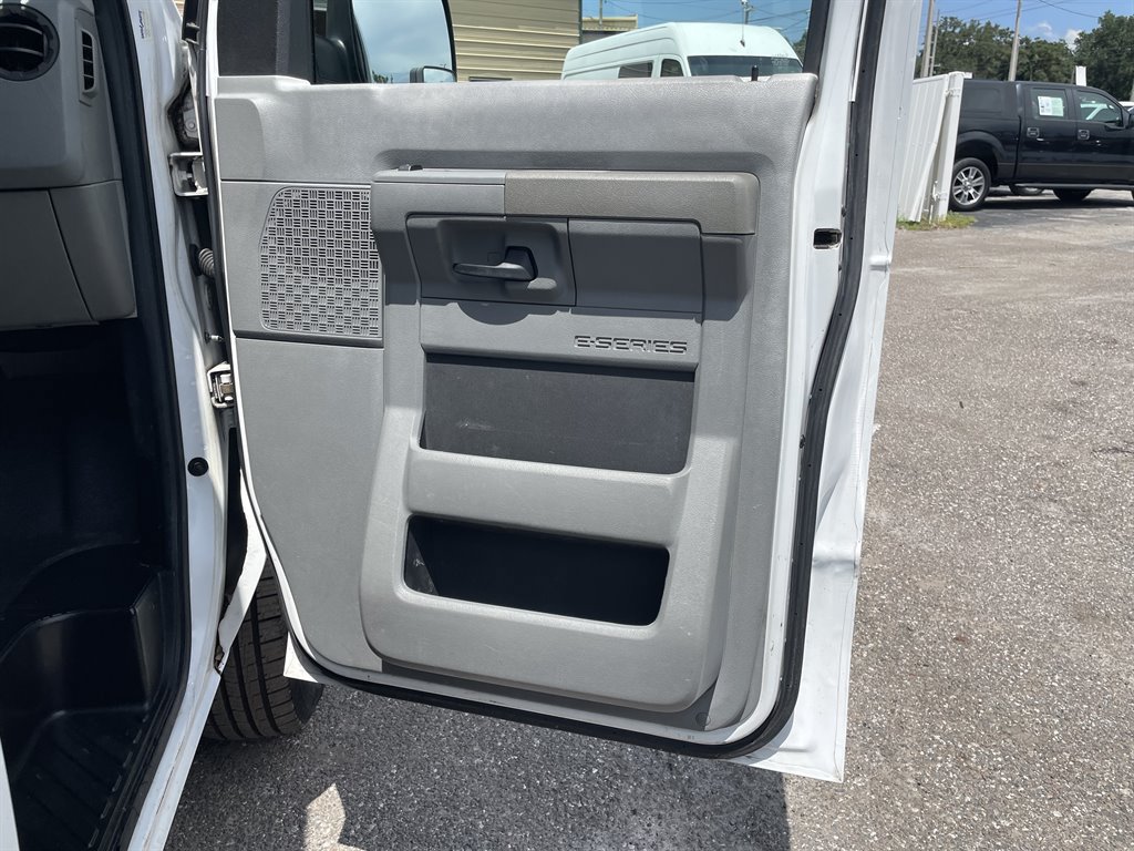 Used 2009 Ford E-250 and Econoline 250 Extended RWD image 32