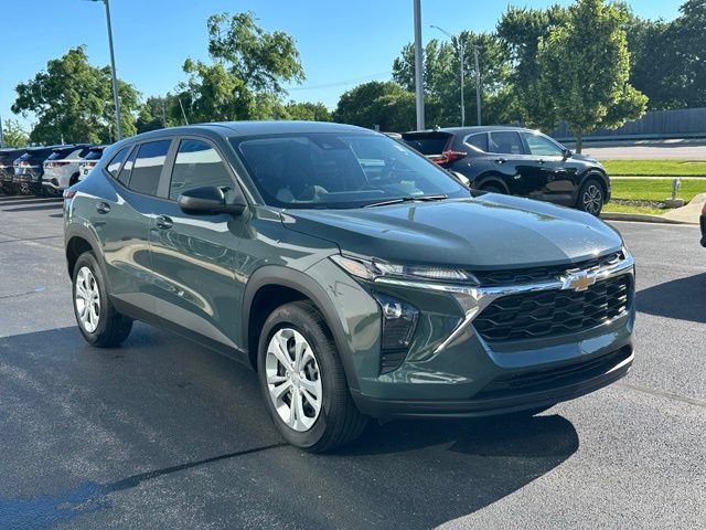 Used 2026 Chevrolet Trax LS FWD image 3