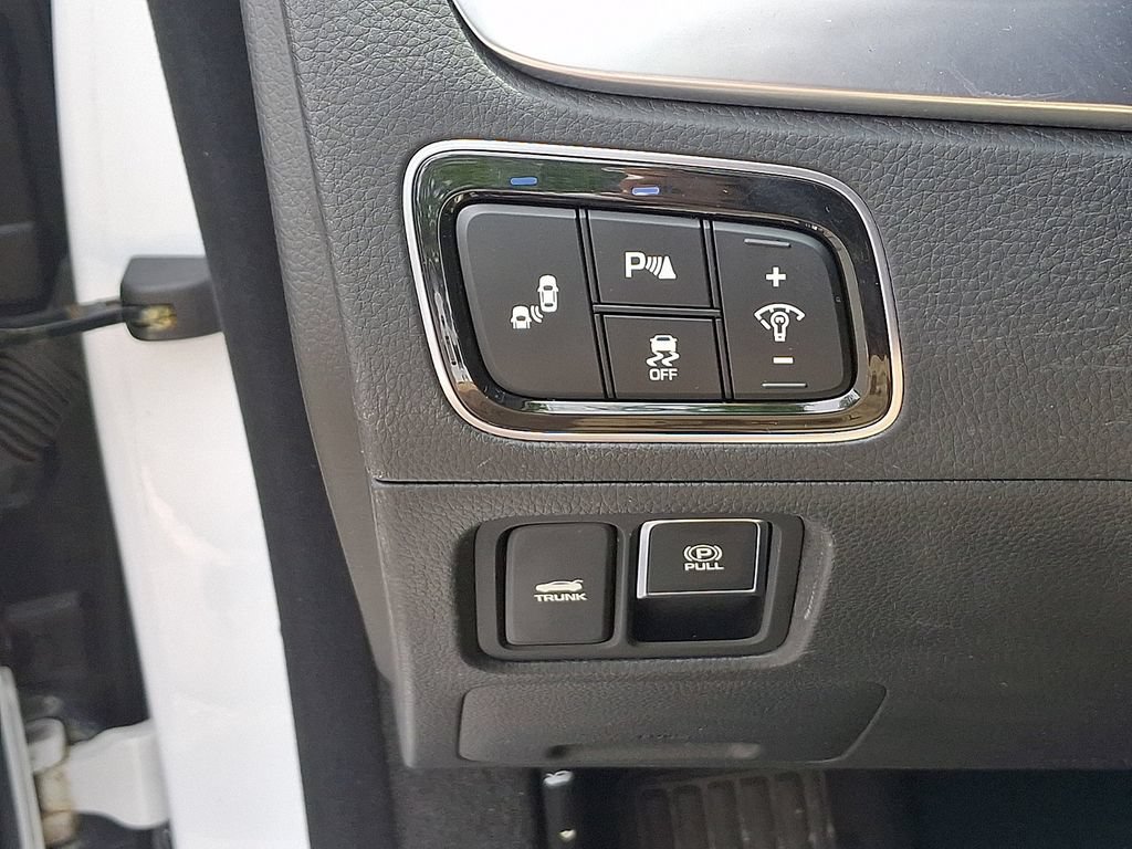 Used 2015 Hyundai Equus Signature RWD image 25