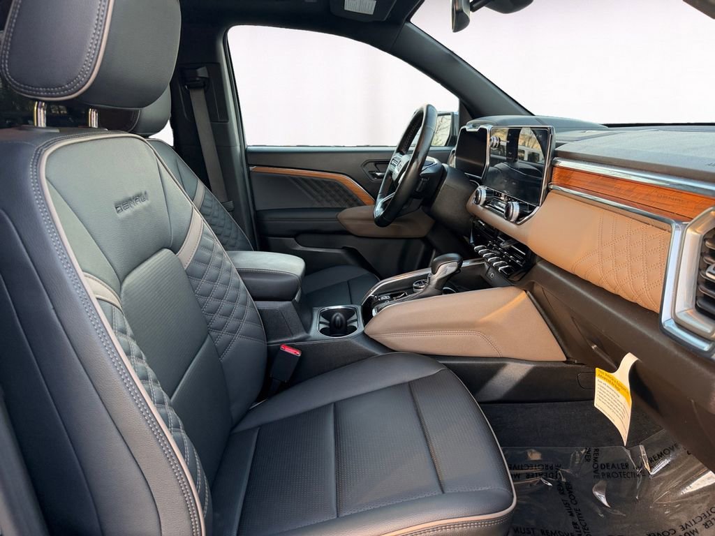 Used 2024 GMC Canyon Denali image 15