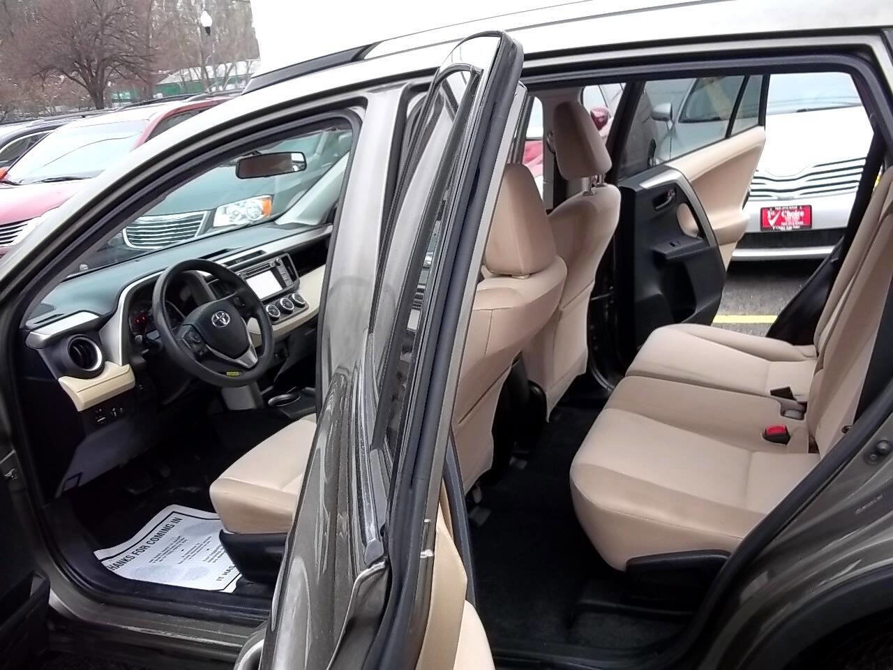 Used 2013 Toyota RAV4 LE image 3