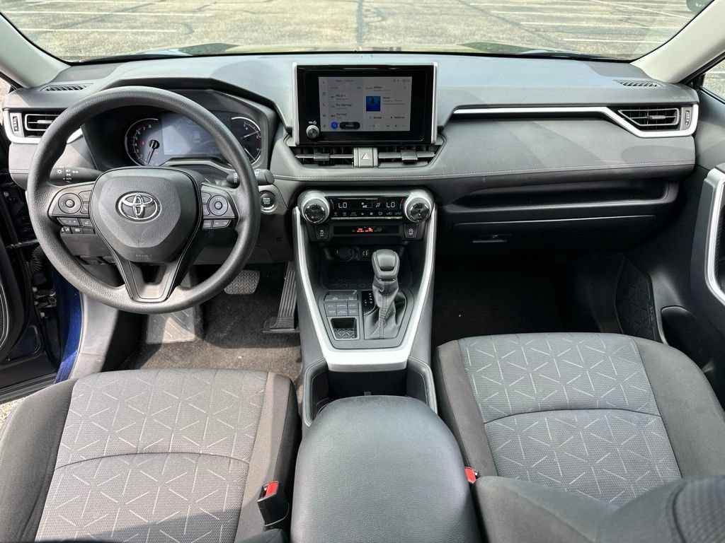 Used 2025 Toyota RAV4 XLE AWD/4WD image 39