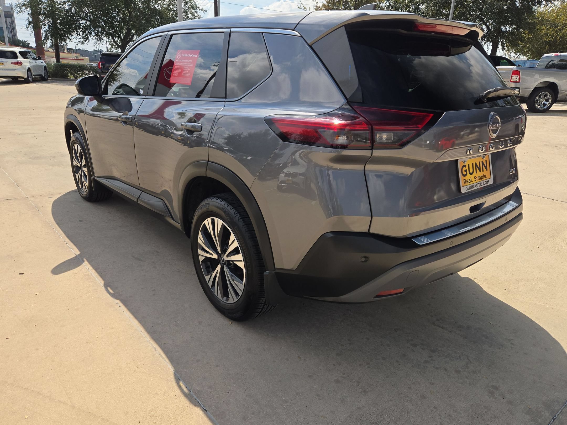 Used 2023 Nissan Rogue SV FWD image 5