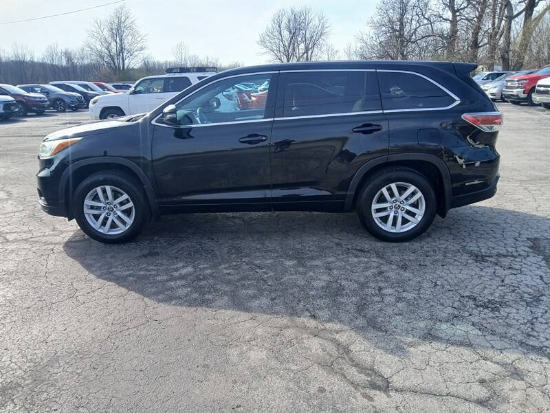 Used 2016 Toyota Highlander LE AWD/4WD image 5