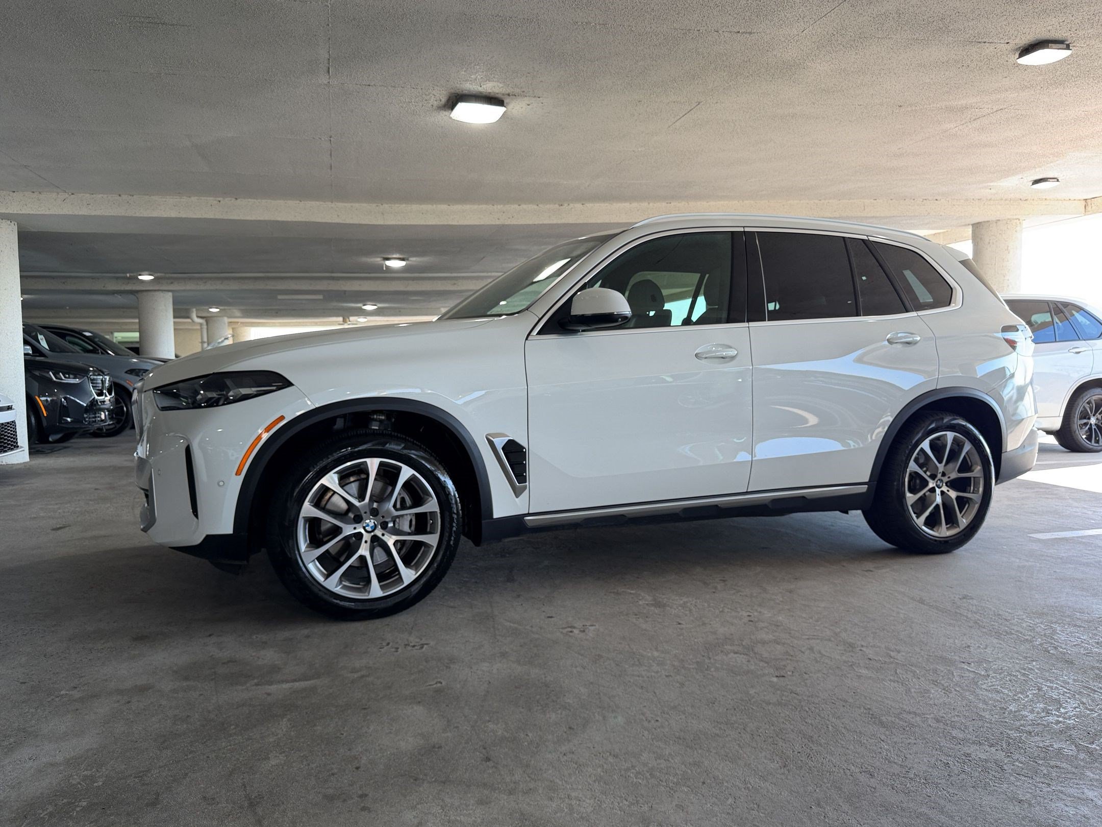 Certified 2024 BMW X5 sDrive40i w/ Parking Assistance Package RWD image 2