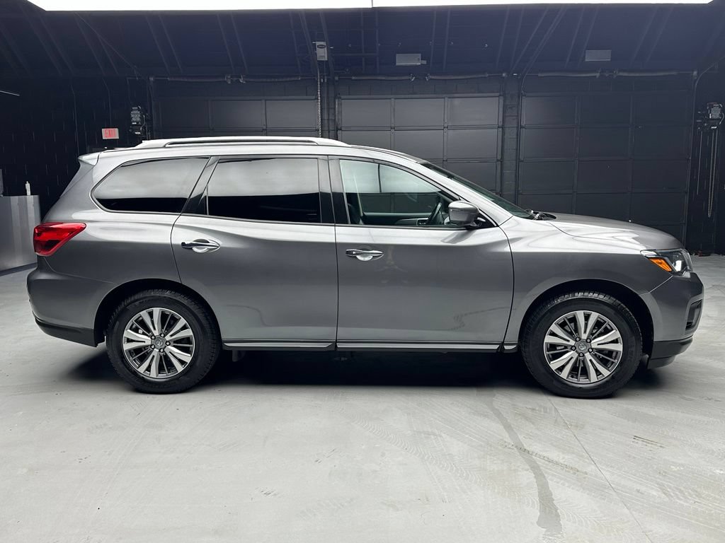 Used 2019 Nissan Pathfinder SL AWD/4WD image 8