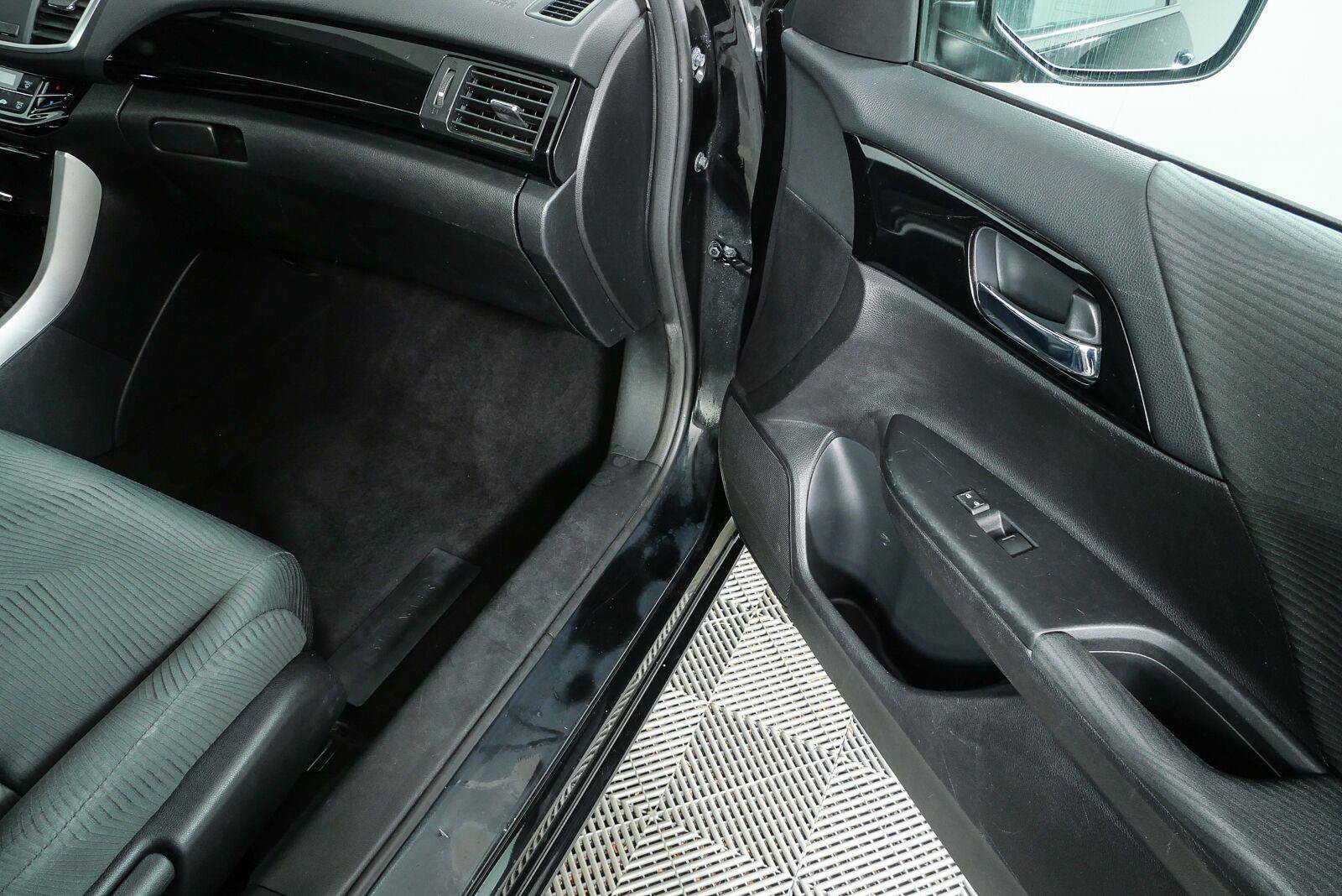 Used 2016 Honda Accord LX image 21