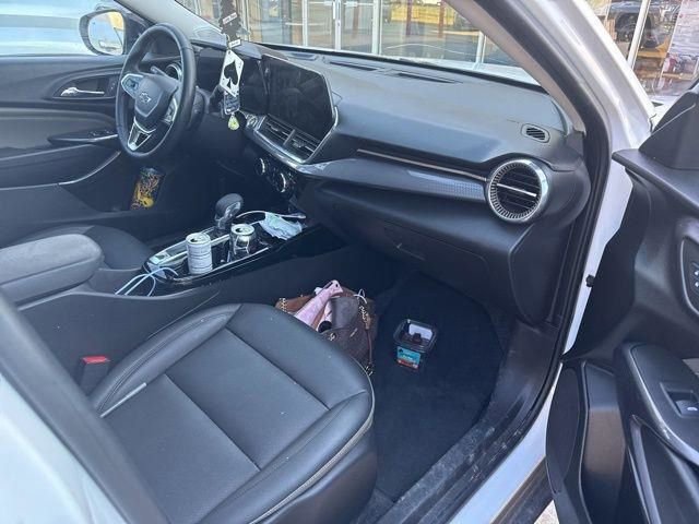 Used 2025 Chevrolet Trax ACTIV w/ Driver Confidence Package image 28