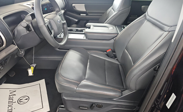 Used 2025 Ford Expedition Active AWD/4WD image 4