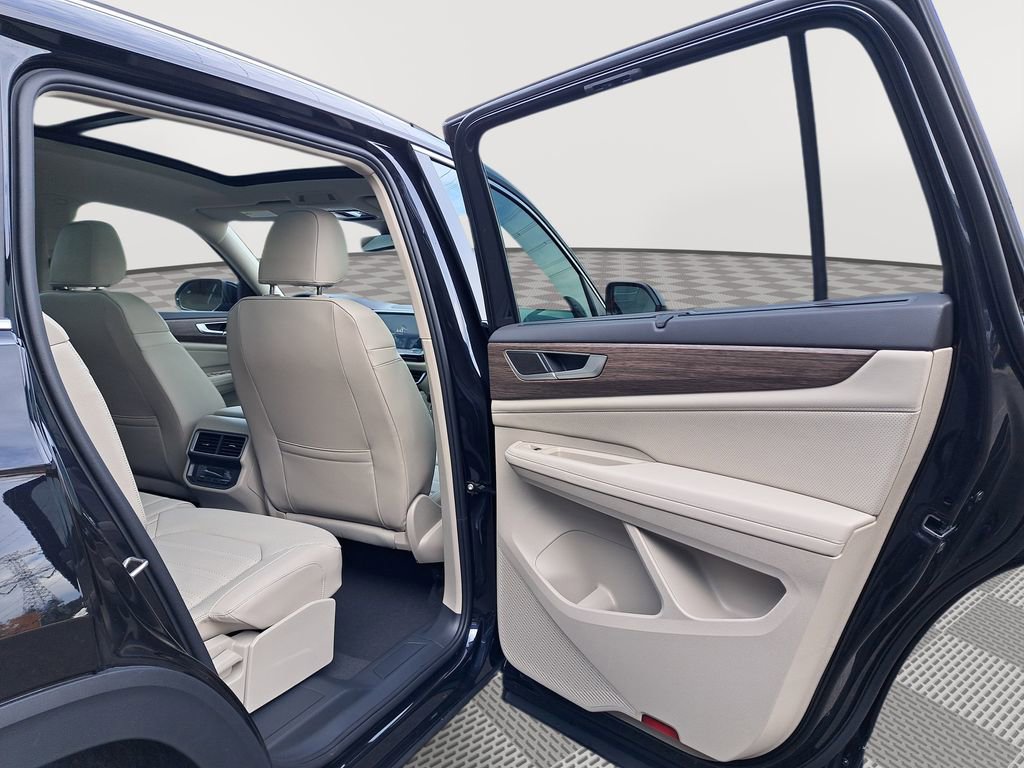 New 2025 Volkswagen Atlas SEL image 15