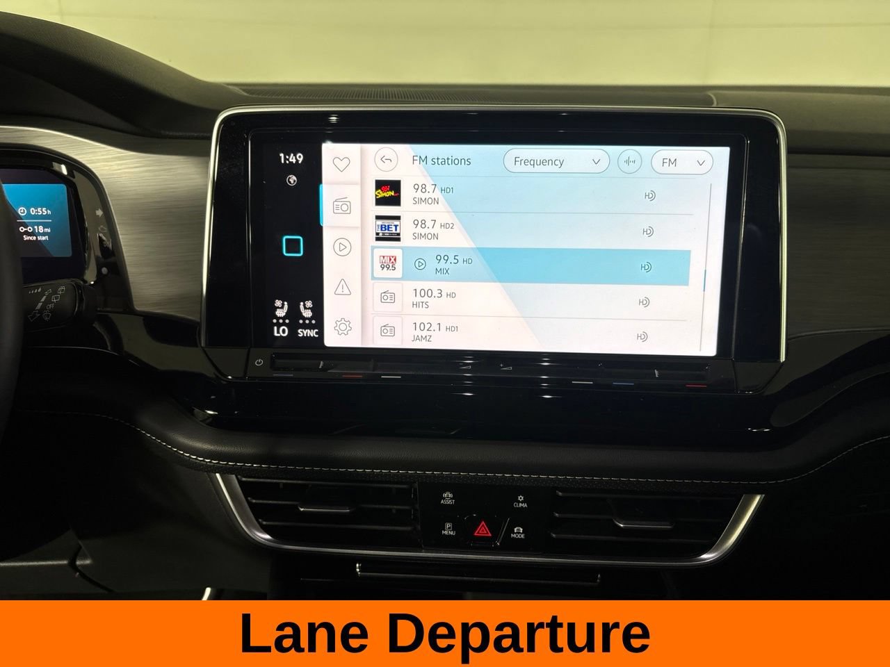 Used 2024 Volkswagen Atlas Cross Sport SE w/ Panoramic Sunroof Package FWD image 18