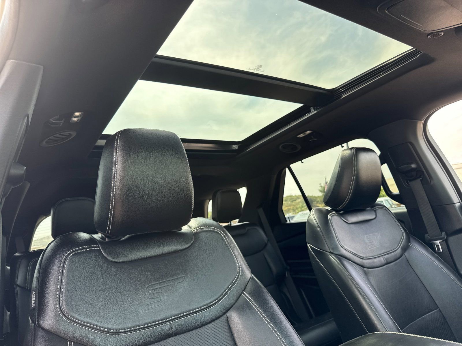 Used 2022 Ford Explorer ST w/ Equipment Group 401A image 21