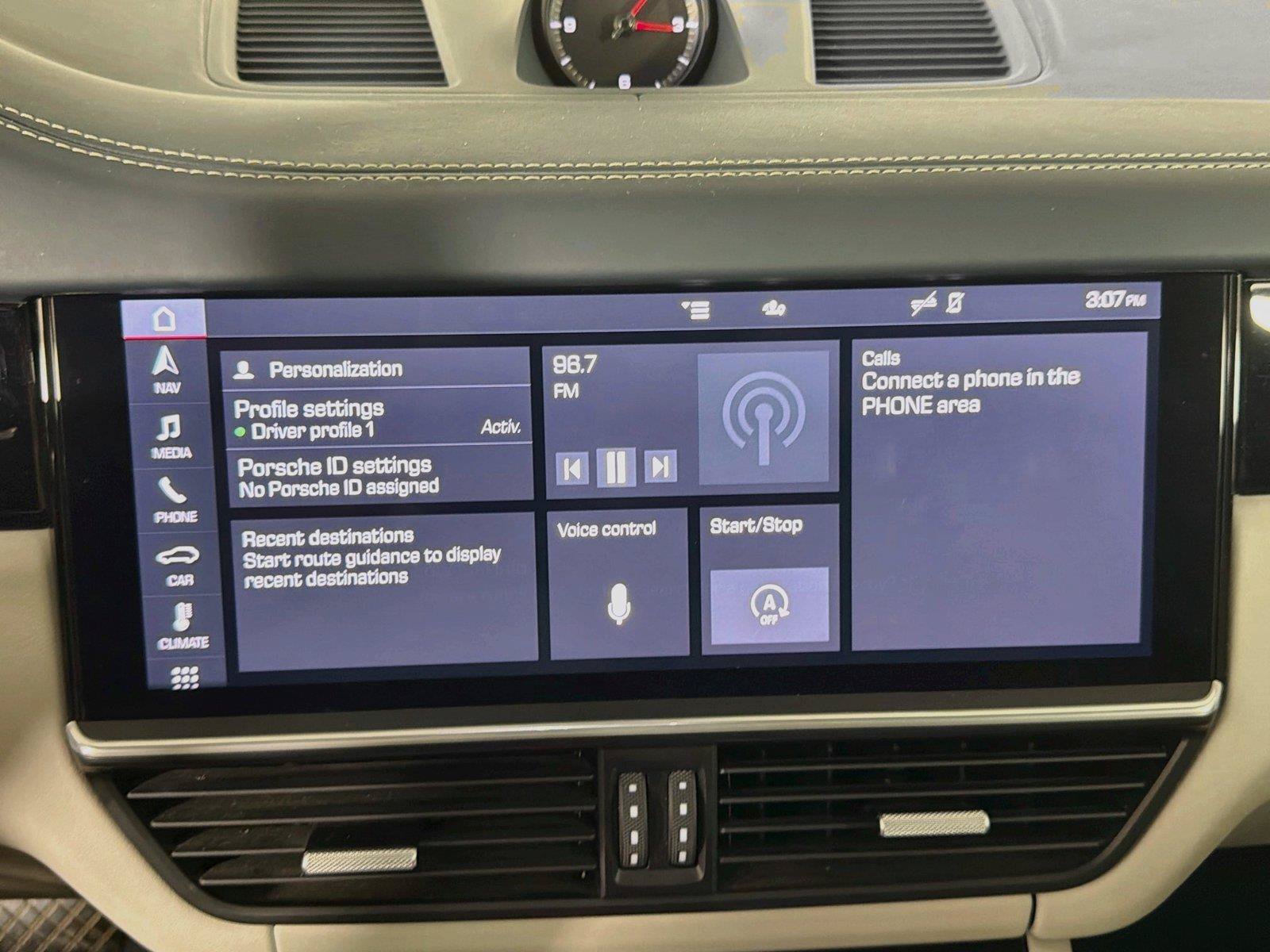 Certified 2020 Porsche Cayenne AWD/4WD image 21