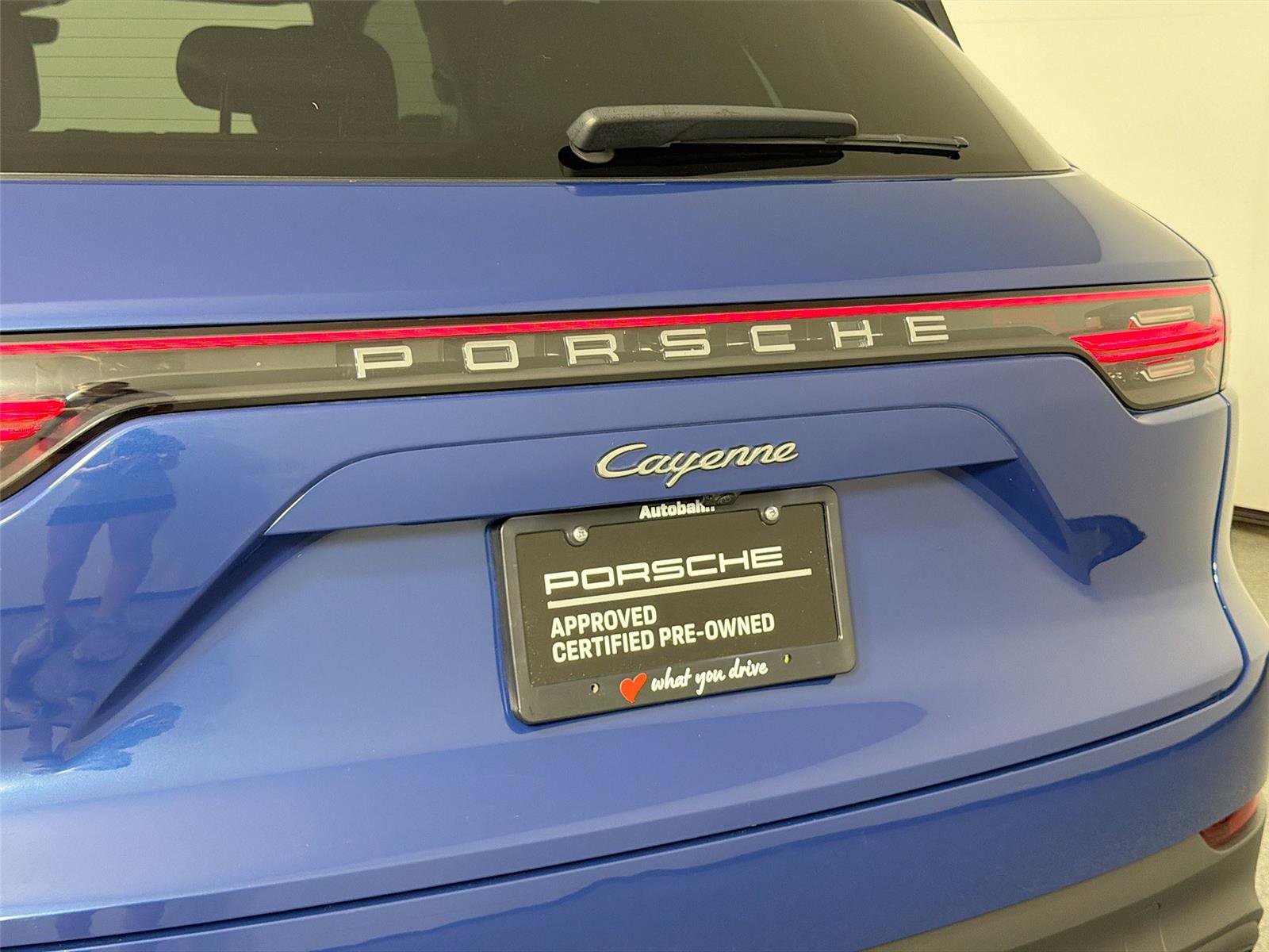 Certified 2022 Porsche Cayenne E-Hybrid AWD/4WD image 17
