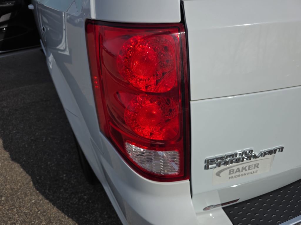 Used 2017 Dodge Grand Caravan GT image 35