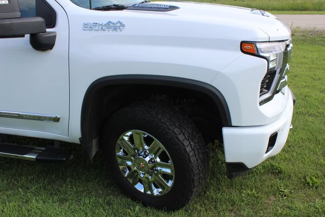 Used 2024 Chevrolet Silverado 2500 High Country w/ Z71 Off-Road Package AWD/4WD image 6