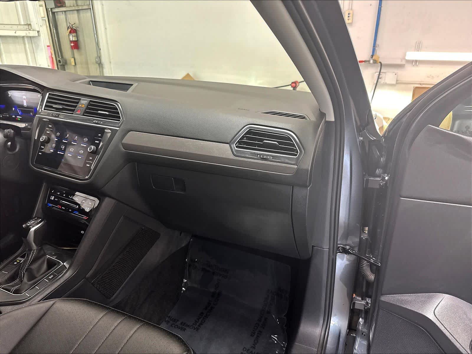 Used 2023 Volkswagen Tiguan SE FWD image 29