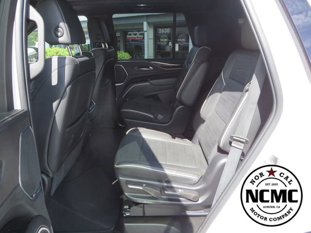 Used 2023 Cadillac Escalade Premium Luxury AWD/4WD image 41