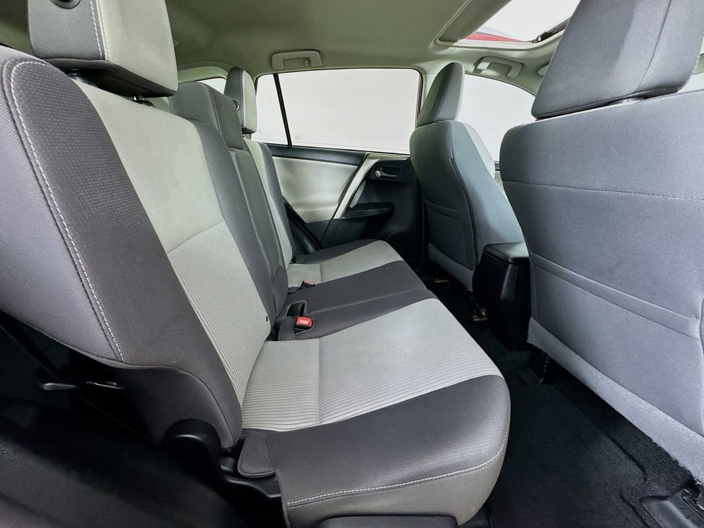 Used 2015 Toyota RAV4 XLE FWD image 32