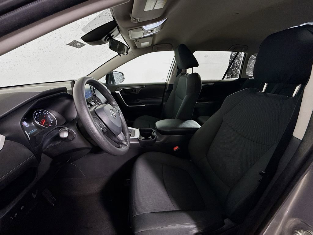 Used 2020 Toyota RAV4 LE image 18
