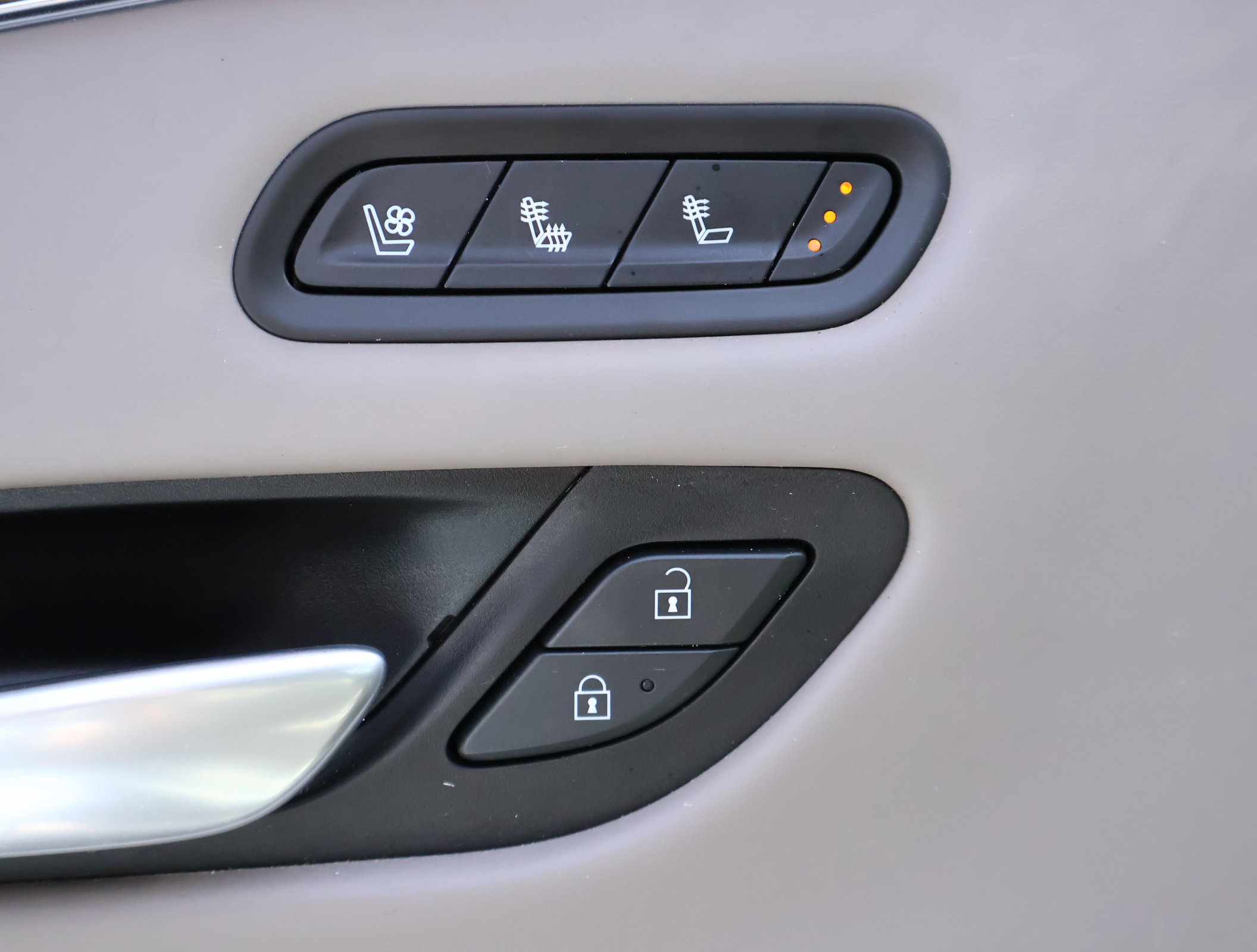Used 2024 Cadillac Escalade ESV Sport Platinum w/ LPO, ONYX Package AWD/4WD image 10