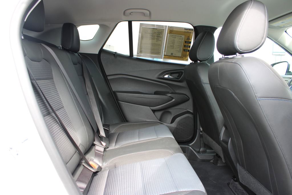Used 2025 Chevrolet Trax LT w/ LT Convenience Package image 28