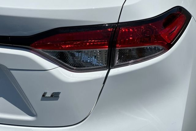Certified 2025 Toyota Corolla LE w/ LE Premium Package FWD image 31